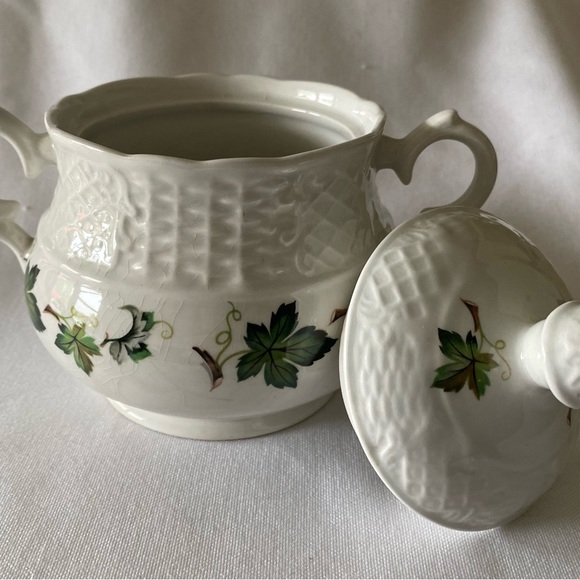 EUC Vintage Marlborough Old English Ironstone Lidded Sugar Bowl Concord RARE - Picture 6 of 16